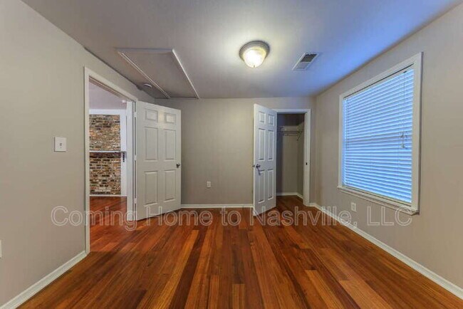 Foto del edificio - 891 W Sharpe Ave