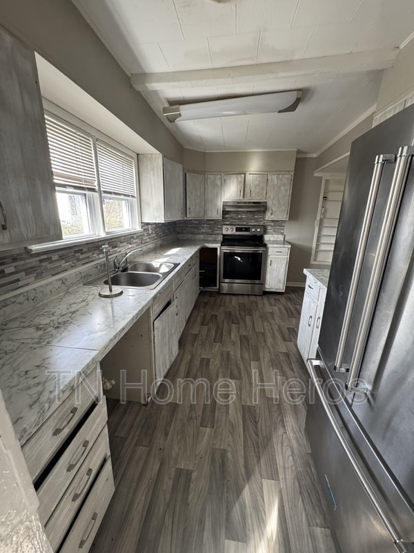 Foto del edificio - 2409 Hoitt Ave