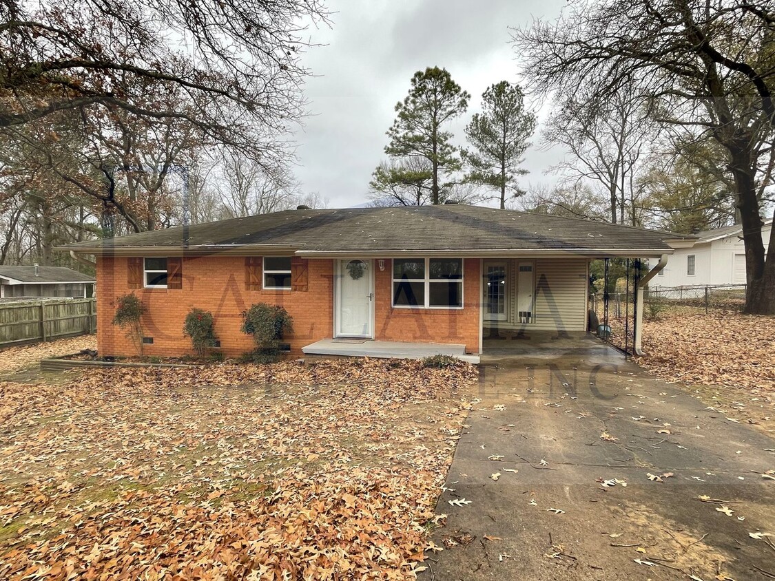 Primary Photo - Sherwood 3 Bedroom Home