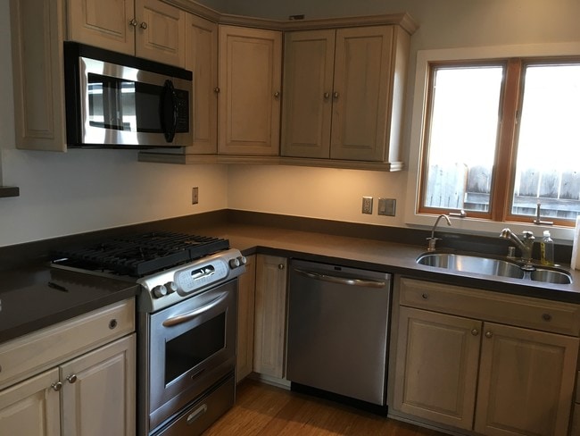 Building Photo - 4224 McConnell Blvd