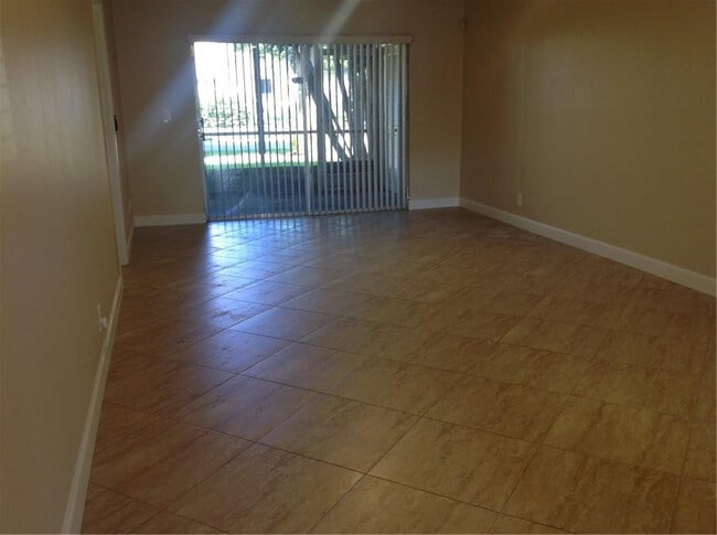 Foto del edificio - 3550 NW 104th Ave