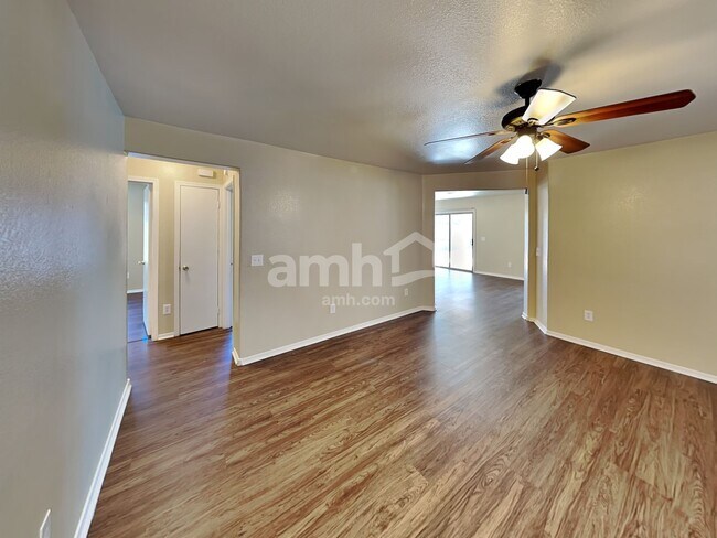 Foto del edificio - 46059 W Long Way