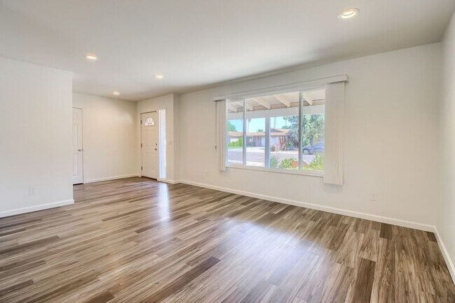 Foto del edificio - 8707 E Rose Ln