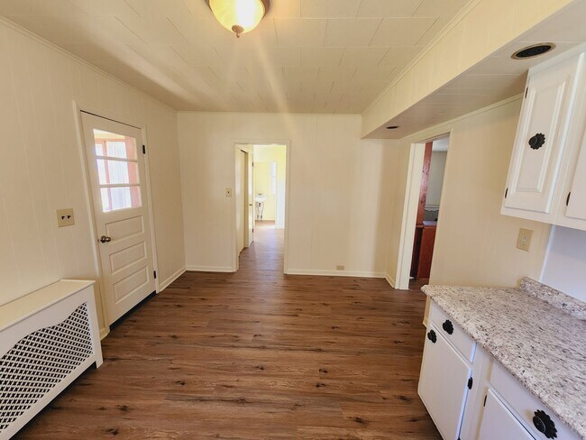 Building Photo - Amazing 4 bedroom home in Pocono Lake!