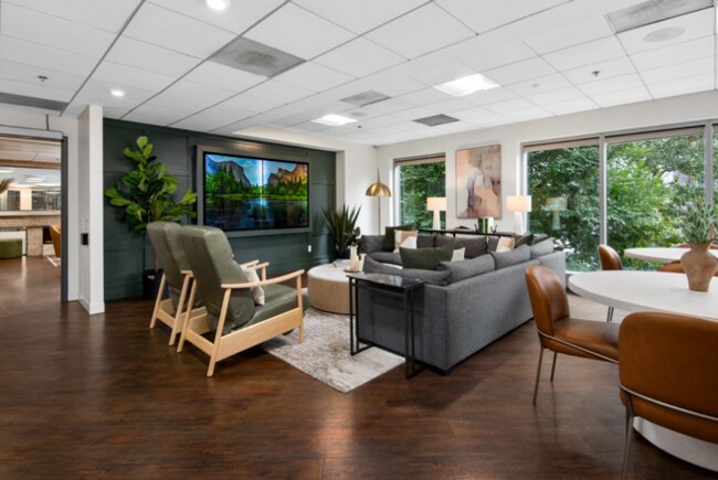 Foto del edificio - 310 N Canal St