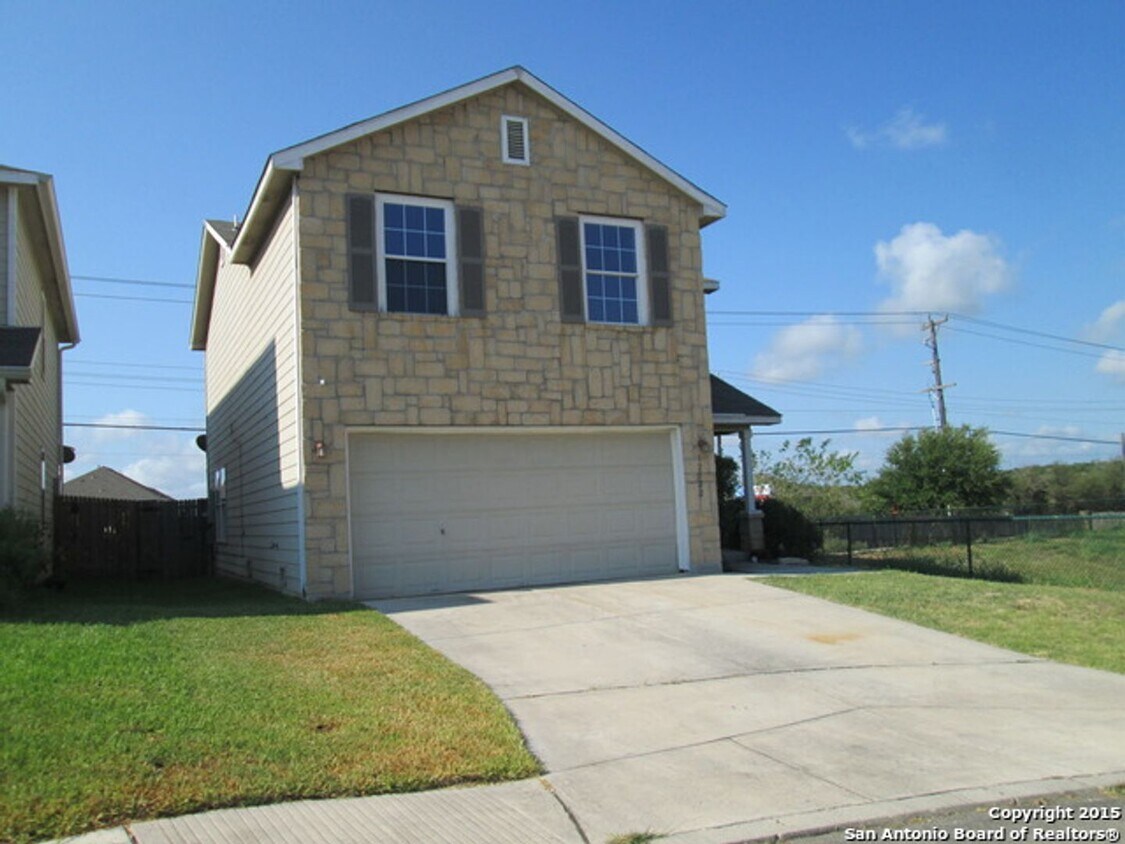 Foto principal - Nice, Roomy & Ready! 3 Bedroom 2.5 Bath in...