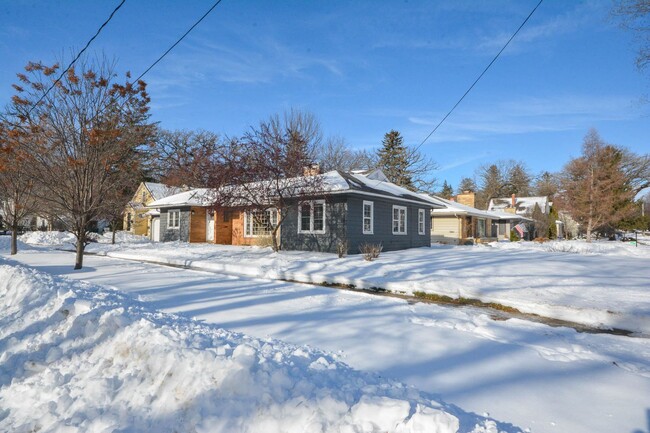 Building Photo - Gorgeous home on corner lot near Soldier's...