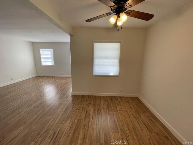 Foto del edificio - 1413 E Almond Ave