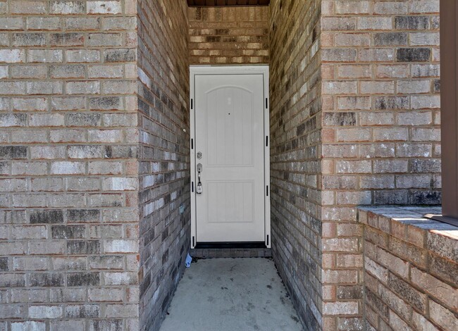 Building Photo - 4 Bedroom in Foxwood Estates
