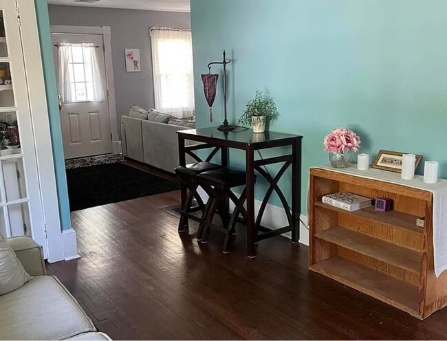 Building Photo - 2206 Sunset Ave