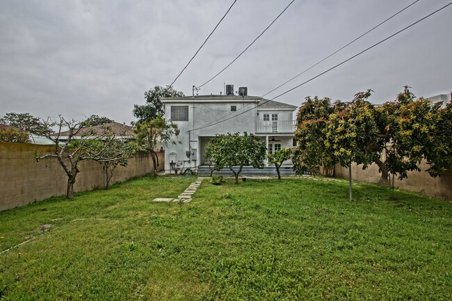 Building Photo - REMODELED, BRIGHT & SPACIOUS, 2-STORY HOME...