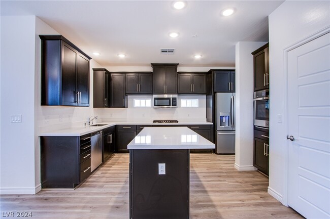 Building Photo - 2555 Hampton Rd