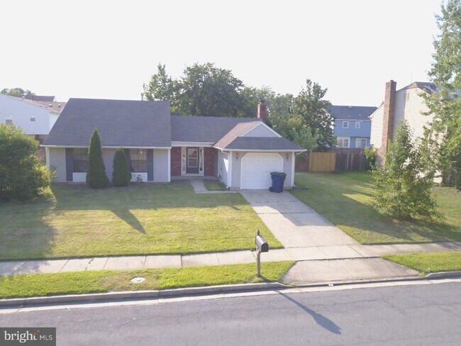 Foto del edificio - 13 Chandler Ln