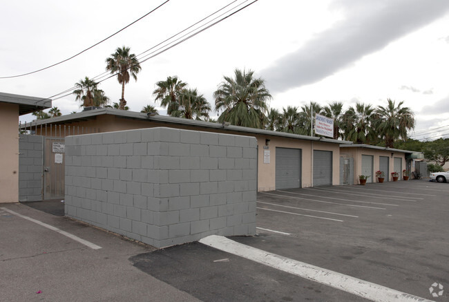 Building Photo - Desert Villas