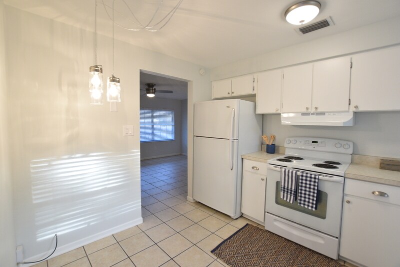 Primary Photo - 1102 Elmwood St