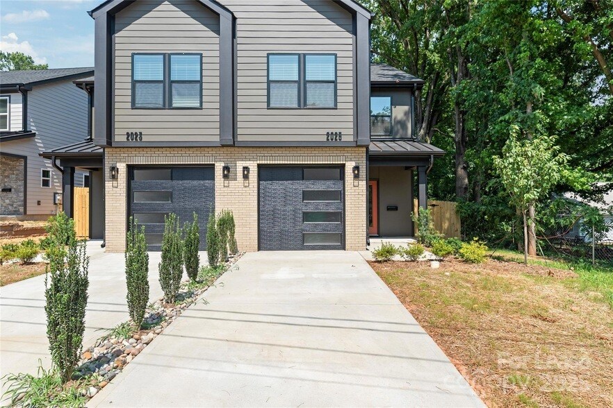 Primary Photo - 2025 Wilson Ave