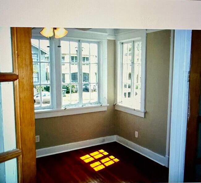Foto del edificio - 2026 Broadway St