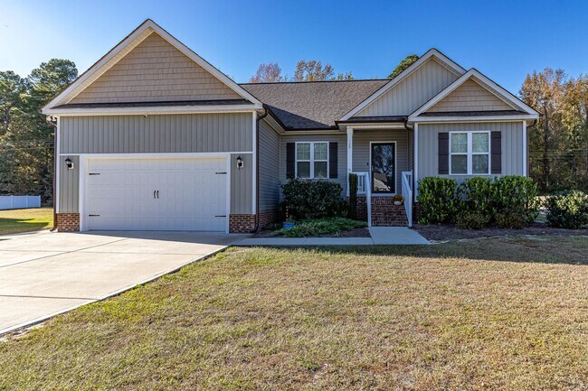Foto del edificio - Immaculate 3 BR | 2 BA Ranch Home in Goldsboro *Rosewood School District*
