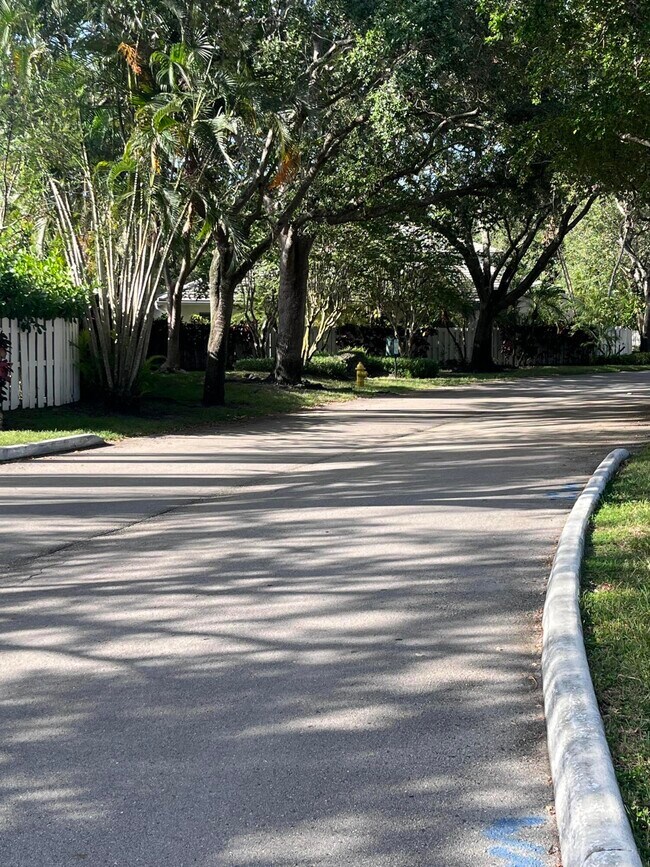 Foto del edificio - 845 NW 98th Ave