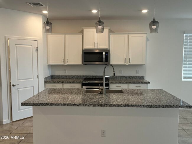 Foto del edificio - 19915 W Badgett Ln