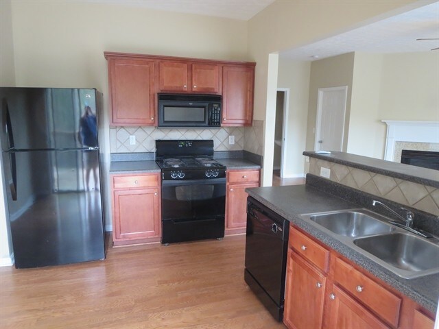 Foto del edificio - 246 Winterbury Drive