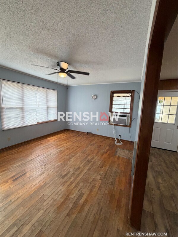 Foto del edificio - 179 W Main St