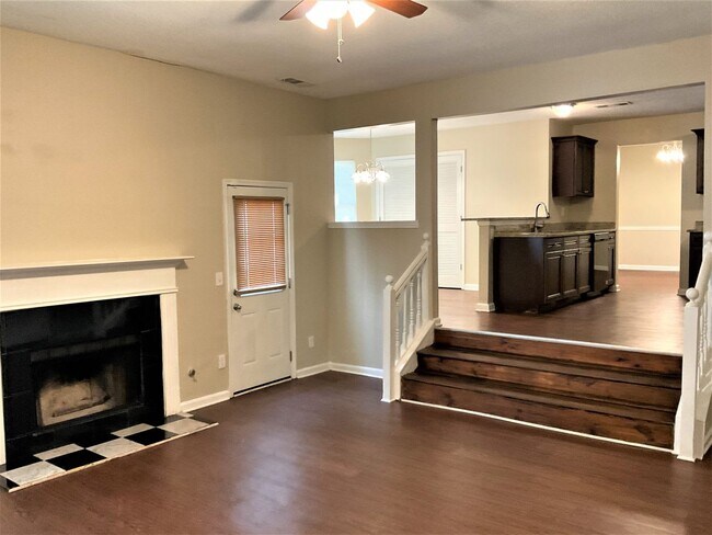 Building Photo - 2208 Hidden Creek Dr