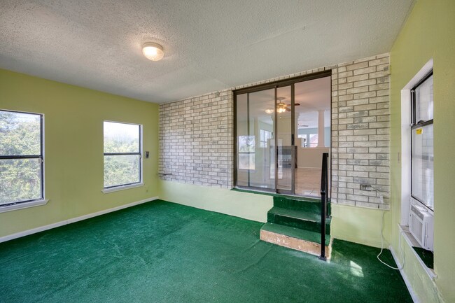Building Photo - Elegant 4-Bedroom Home with Island Kitchen, Fireplace, and Fenced Yard in San Antonio