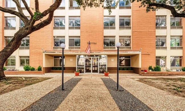 Foto del edificio - 7520 Hornwood Dr
