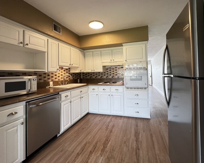 Building Photo - 2454 Australia Way E