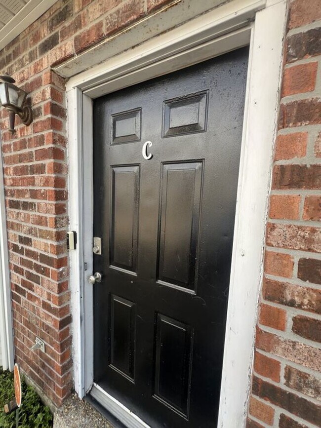 Building Photo - Now Leasing: Beautiful 2 Bed, 2.5 Bath tow...
