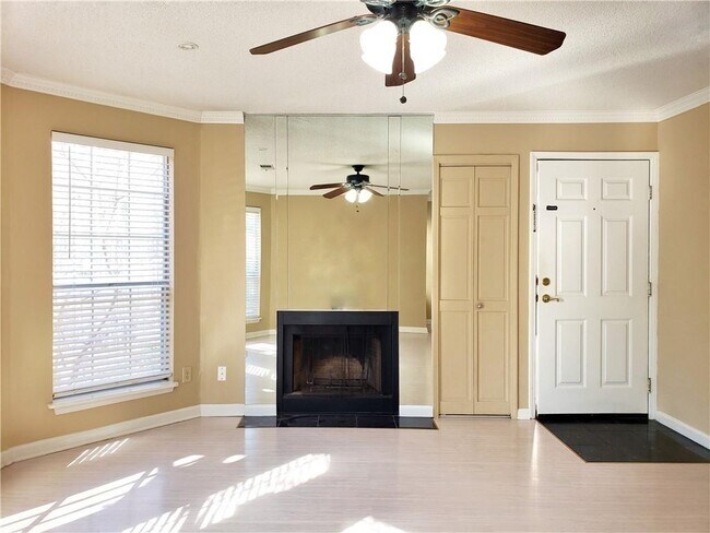 Building Photo - 913 Wentworth Ct