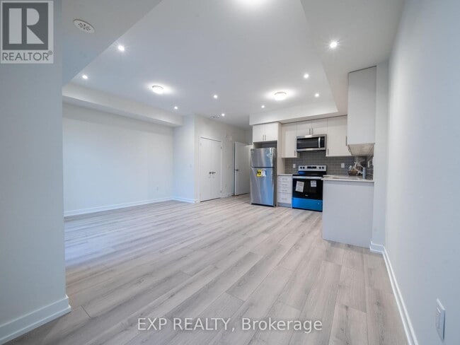 Building Photo - 3566 Colonial Dr