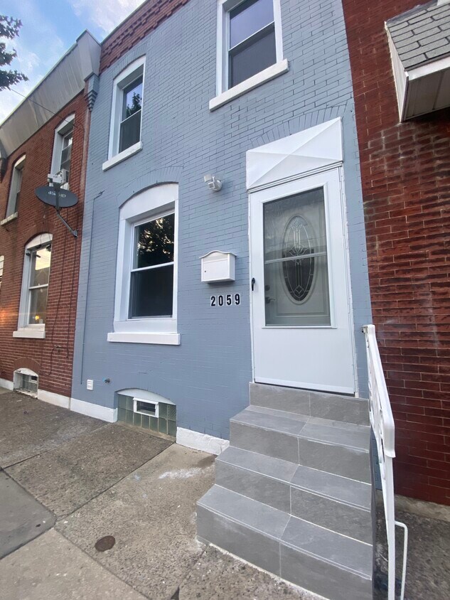 Foto principal - 2059 E Ontario St
