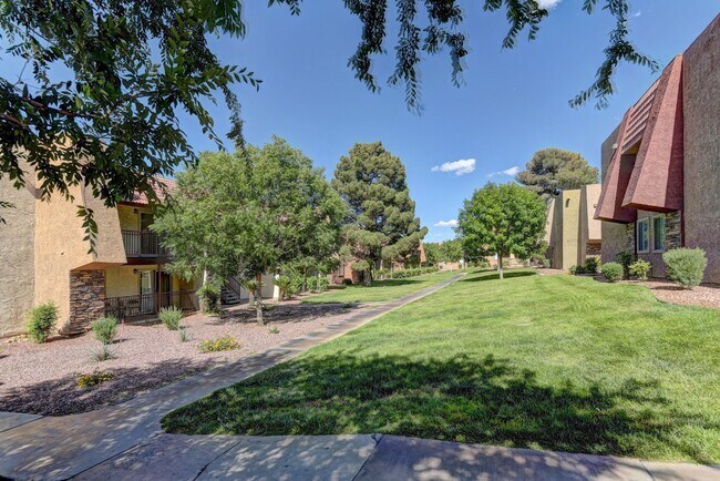 Building Photo - Beautiful condo at a great price!