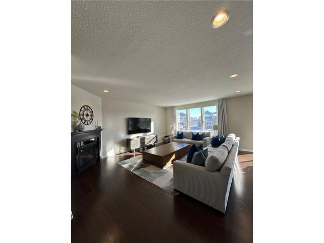 Foto del edificio - 5785 Urbandale Ln N