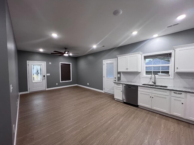 Foto del edificio - 235 Guthrie Dr