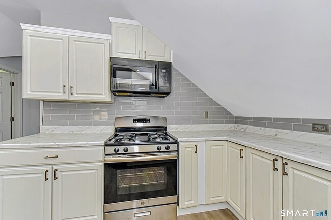 Building Photo - 463 Wilmot Ave
