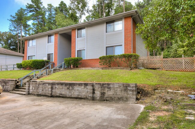 Building Photo - 3512 Woodlake Rd