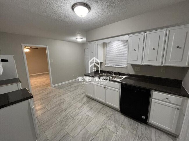 Foto del edificio - 4975 Fairbrook - $500 OFF FIRST MONTH'S RENT!