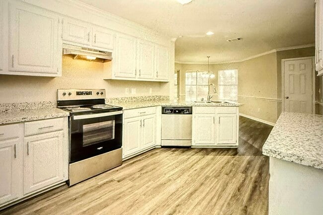 Building Photo - 260 Chestnut Dr