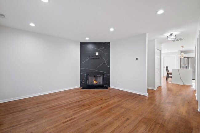 Building Photo - 6449 S Kenwood Ave