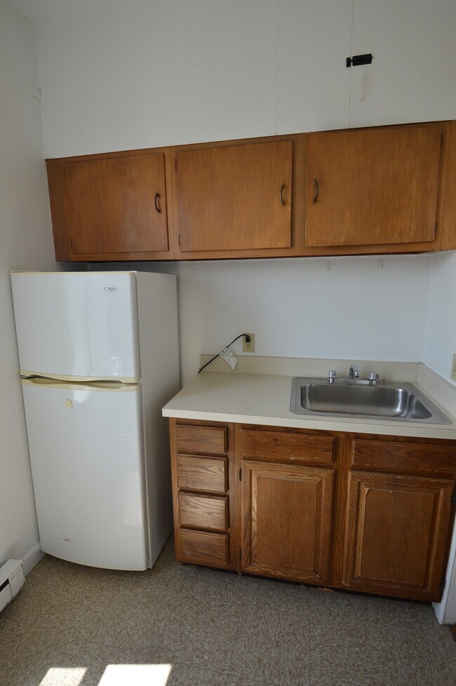 Building Photo - 81 Park Dr