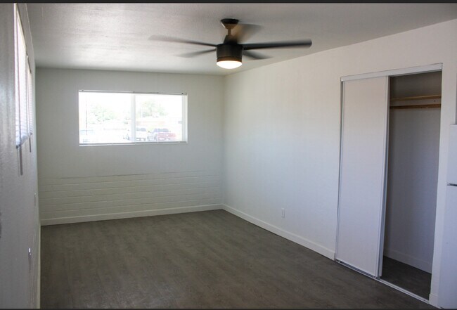 Foto del edificio - 1125 Tamerack Ave