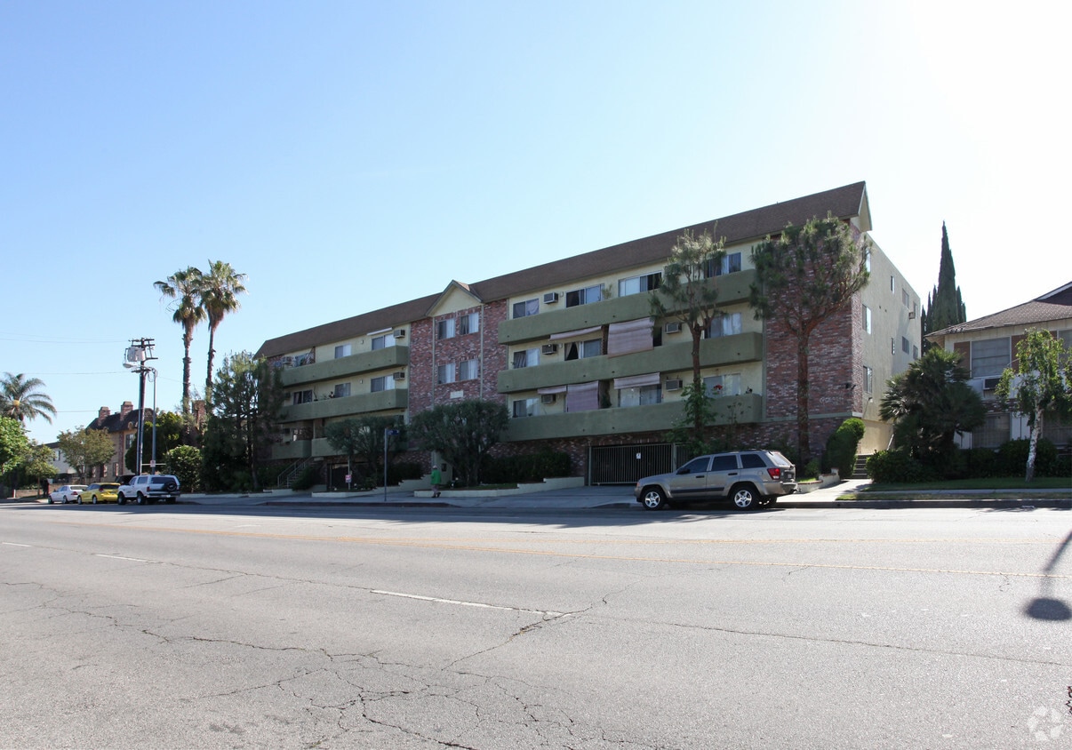 Whitsett Apartments Valley Village, CA