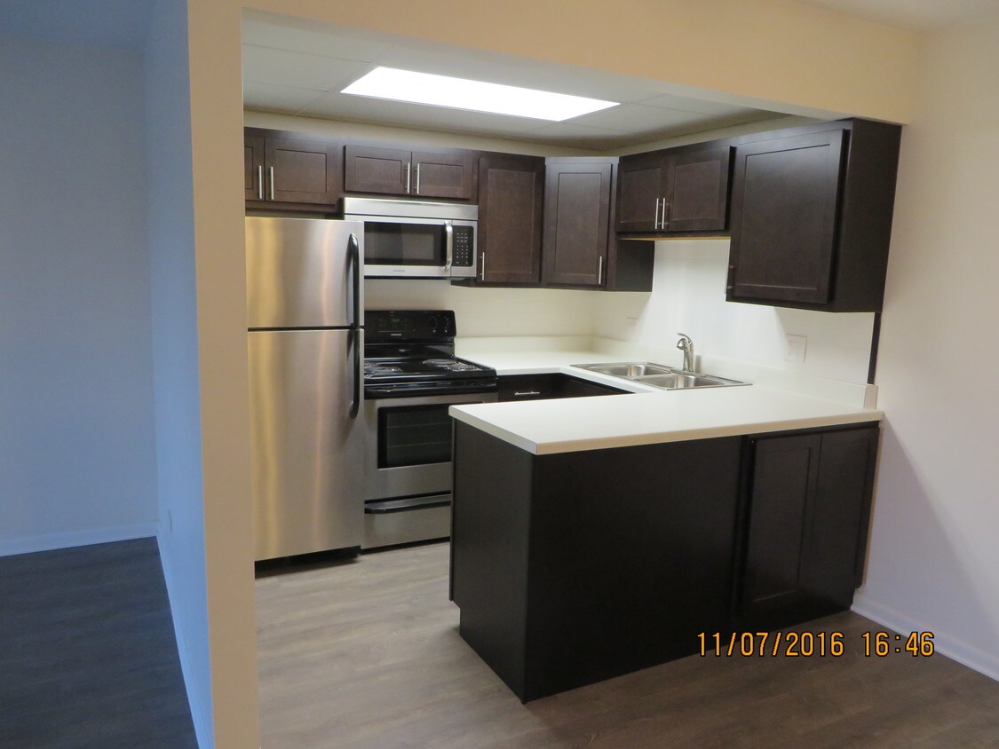 Primary Photo - 280 Springhill Dr