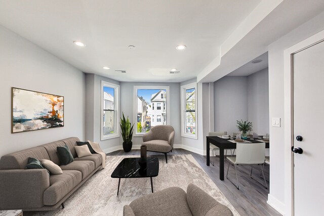 Primary Photo - 2831 N Avers Ave