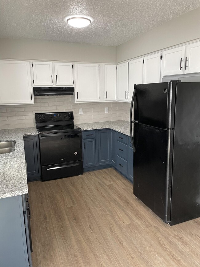 Building Photo - 817 SE Hackley Ave