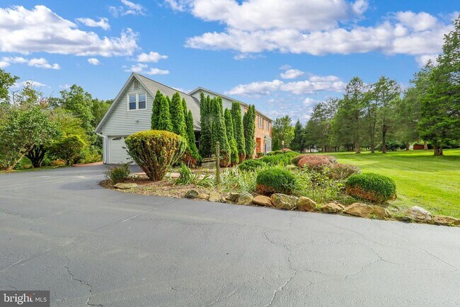 Foto del edificio - 21960 Oatlands Rd