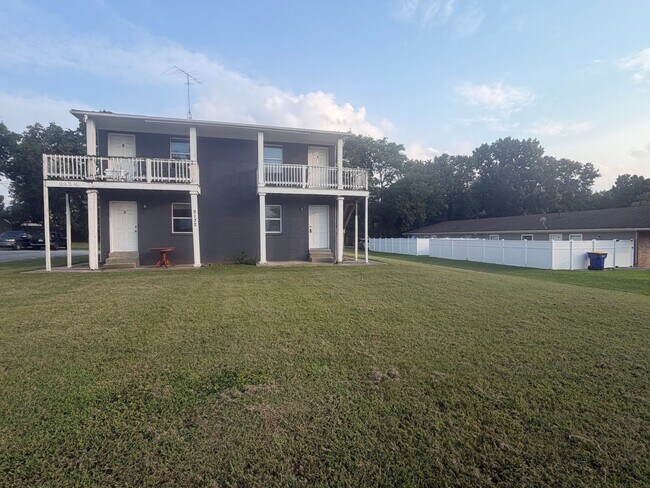 Foto del edificio - 2132 Rockcreek Drive